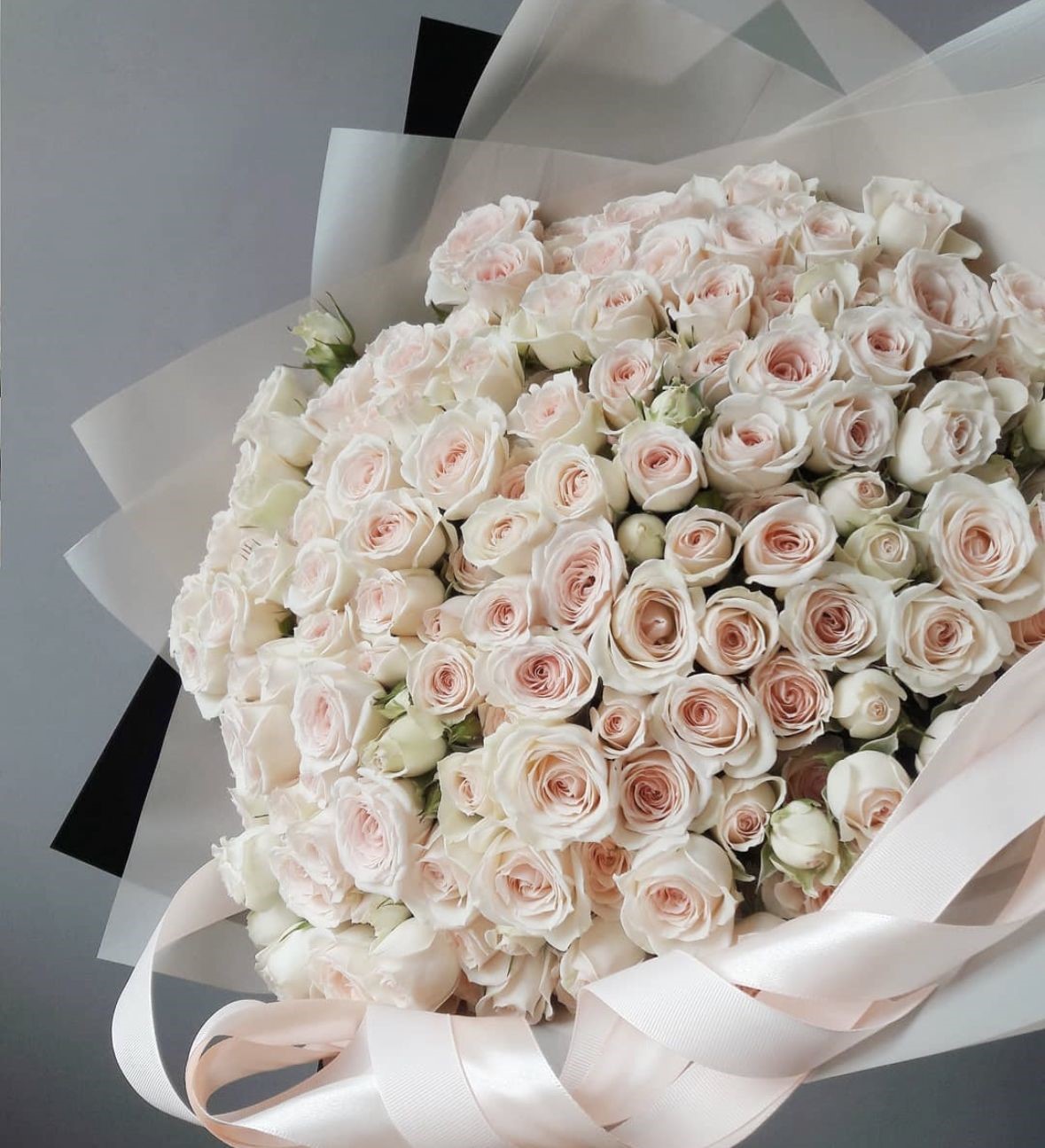 Tender spray roses - Image 2